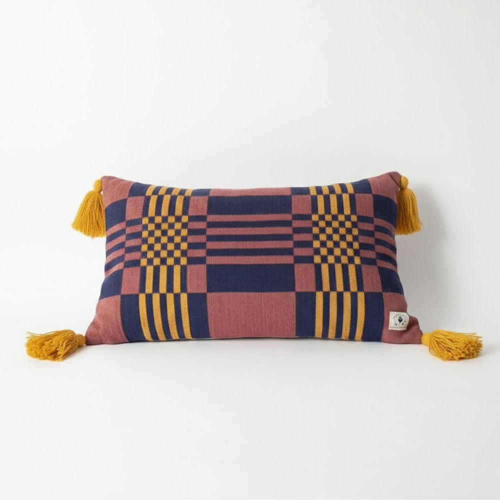 Garten: “War Da” Cushion Cover (Rectangle)