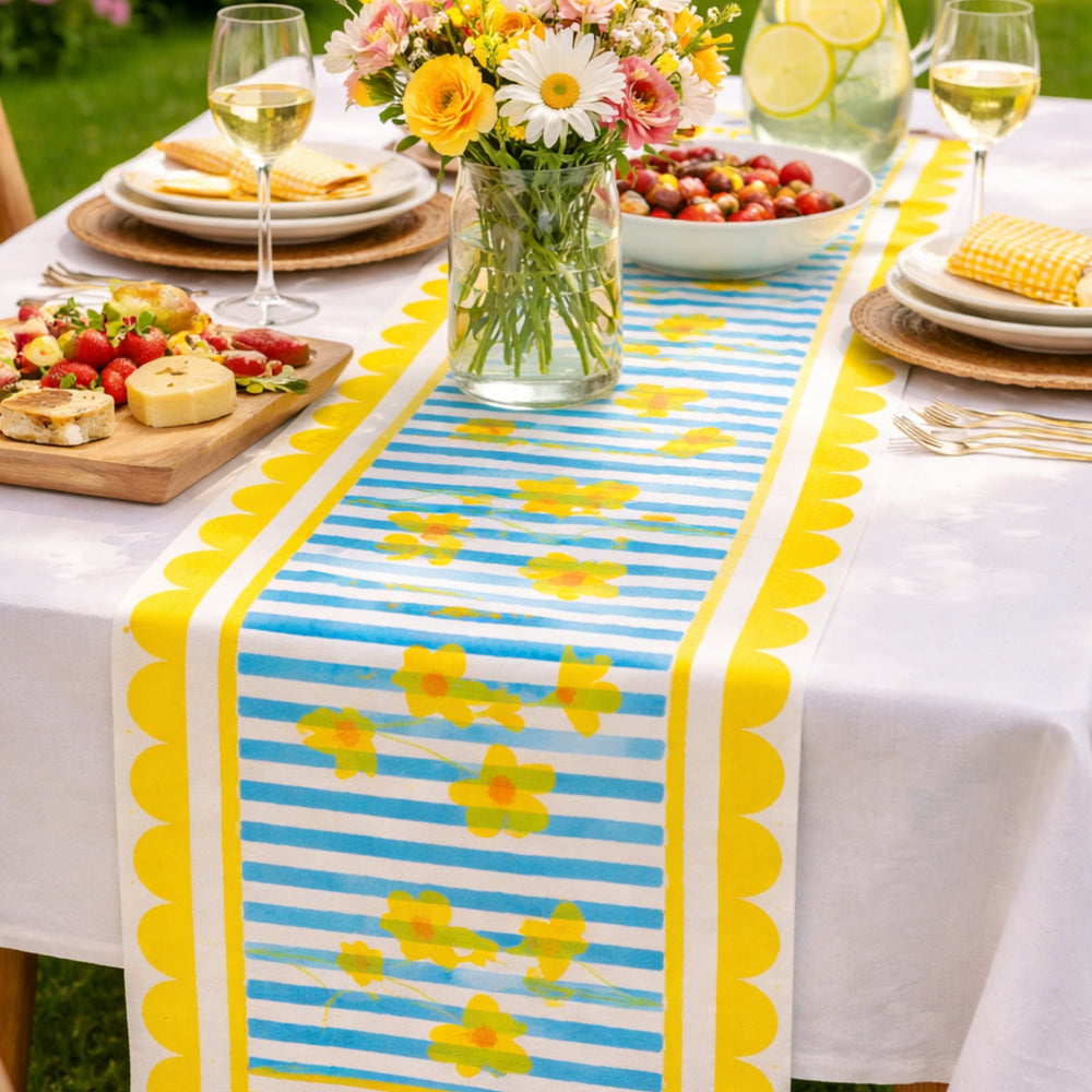 Garten: Floral Design Table Runner