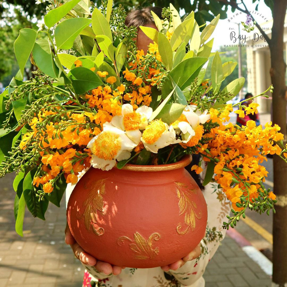 Hand painted Pot with Decoupage Foral Kanote Design